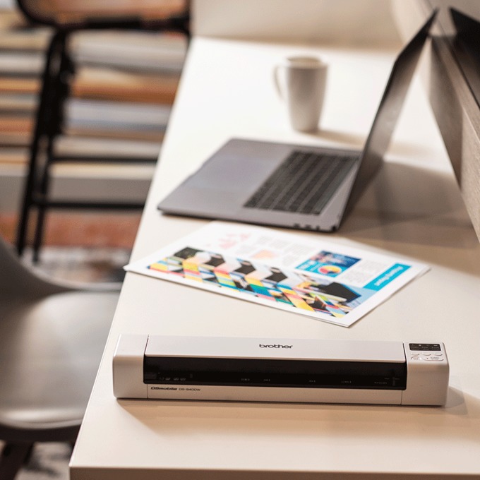 Преносим скенер Brother DS-940DW, 1200 x 1200 dpi, A4, двустранно сканиране, Li-ion батерия, USB, Wi-Fi, бял, DS-940DW, DS940DWTK1